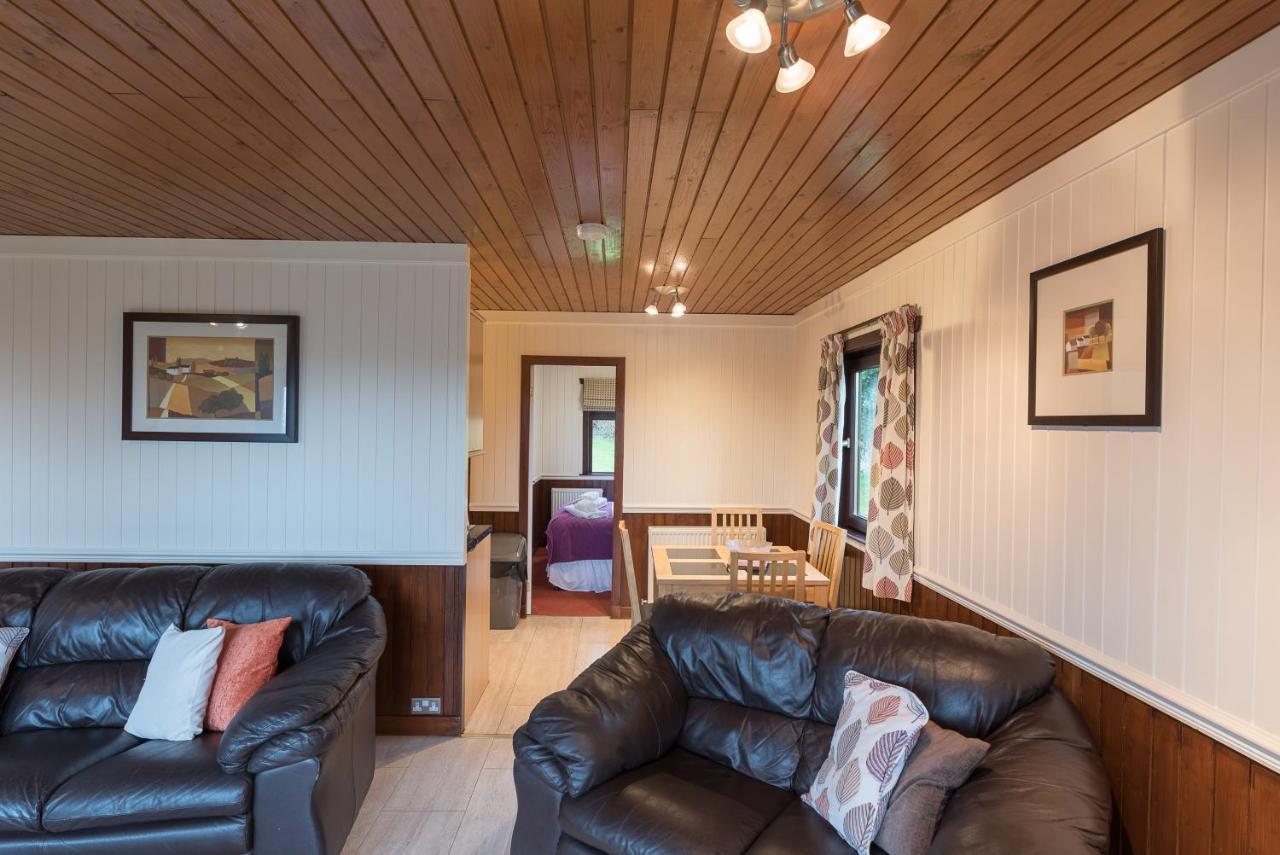 Minnigaff Conifer Lodge 25 With Hot Tub Newton Stewart מראה חיצוני תמונה